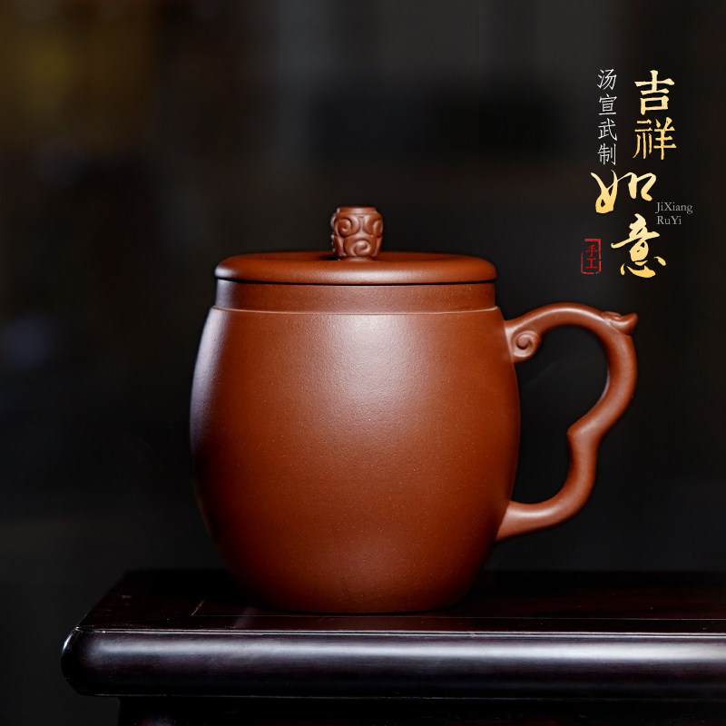 以祥云图案作为装饰意蕴吉祥
