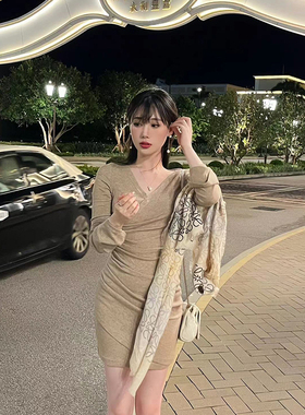 alwaysiris媛鸢/「瘦瘦系列」2023aw收腰V领皱褶气质针织连衣裙