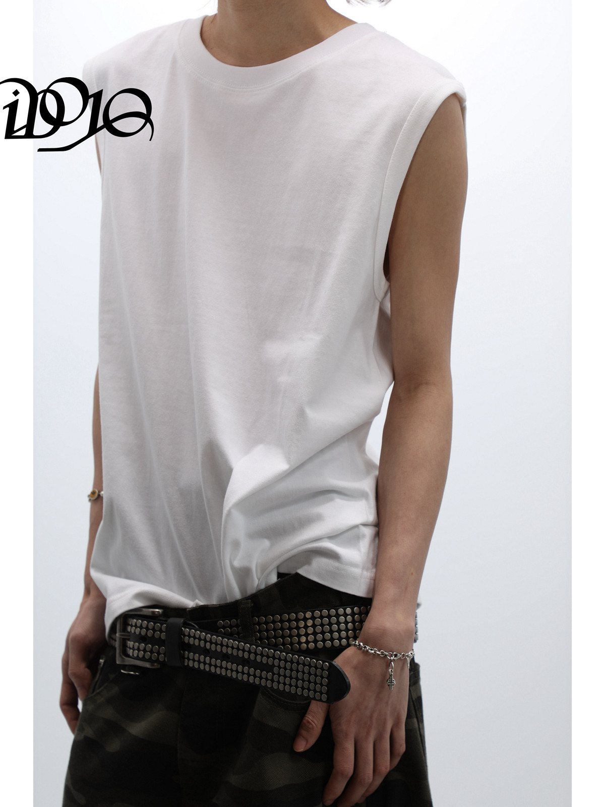 IDOJOS BOXY WHITE VEST MENS SUMMER CLEANFIT VERSATILE SMALL NECKLINE THIN SLEEVELESS T-SHIRT