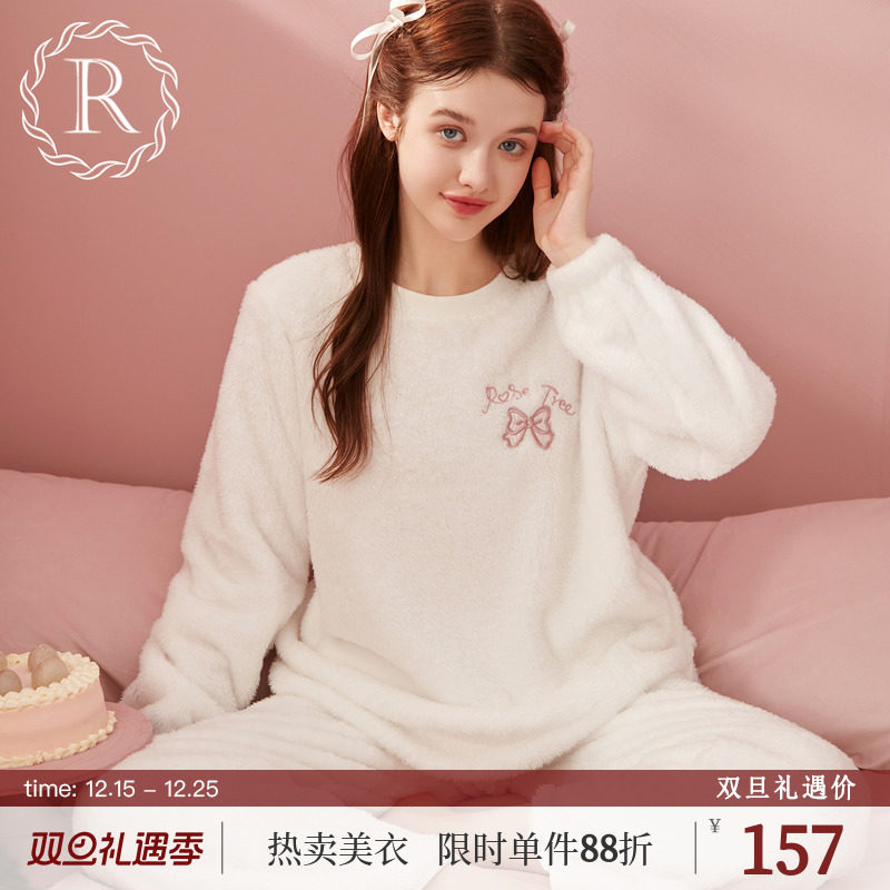 甜美日系蝴蝶刺绣加绒套装