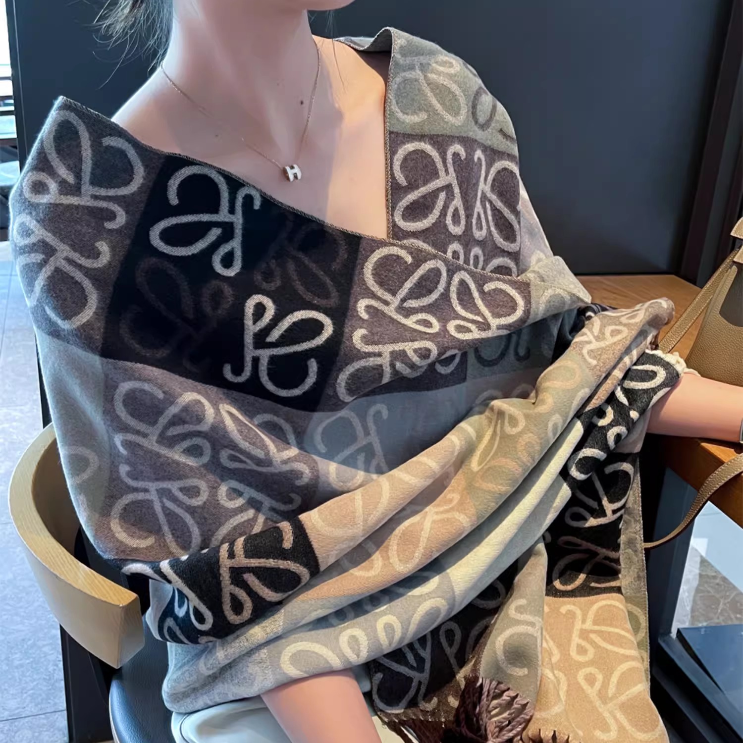 百搭轻奢围巾高级感披肩保暖气质