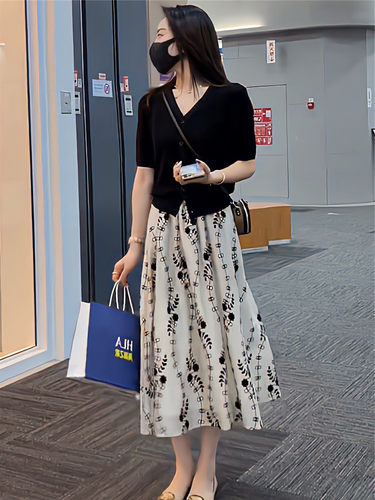赠送运费险遮胯显瘦碎花裙子