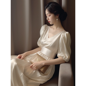 白色缎面连衣裙法式气质名媛高端精致女神范高级感泡泡袖长裙女夏