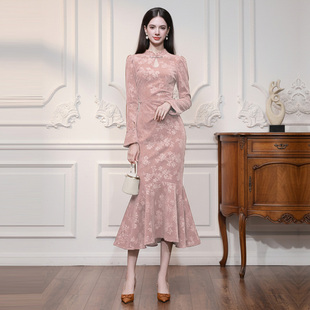 立领水滴镂空喇叭袖 新中式 收腰鱼尾印花连衣裙 新款 2025年冬季