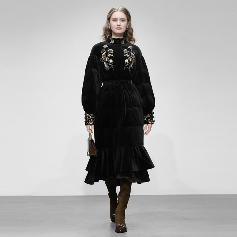 2025冬季新款时尚气质立领灯笼袖收腰荷叶边刺绣丝绒羽绒服外套女