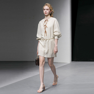 2026夏季新款度假风系带门襟长袖收腰短款亚麻连衣裙吊带两件套