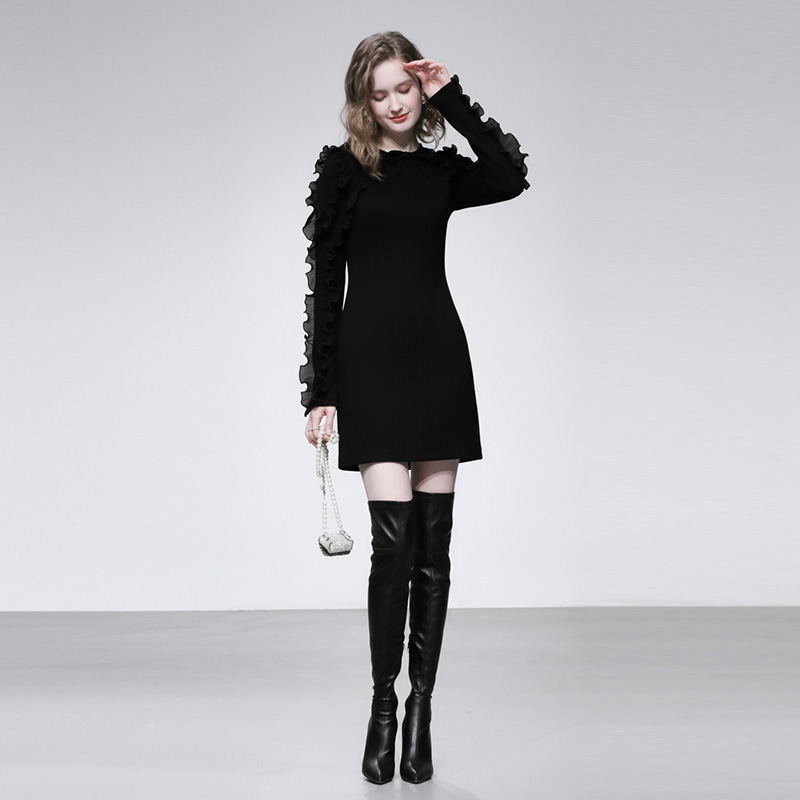 2025年冬季新款时尚气质圆领长袖贴花边收腰显瘦直筒针织连衣裙女