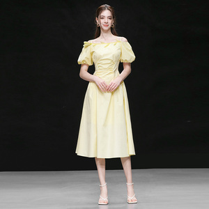 2026夏新款气质花朵装饰一字肩灯笼袖双C收腰显瘦大摆衬衣连衣裙