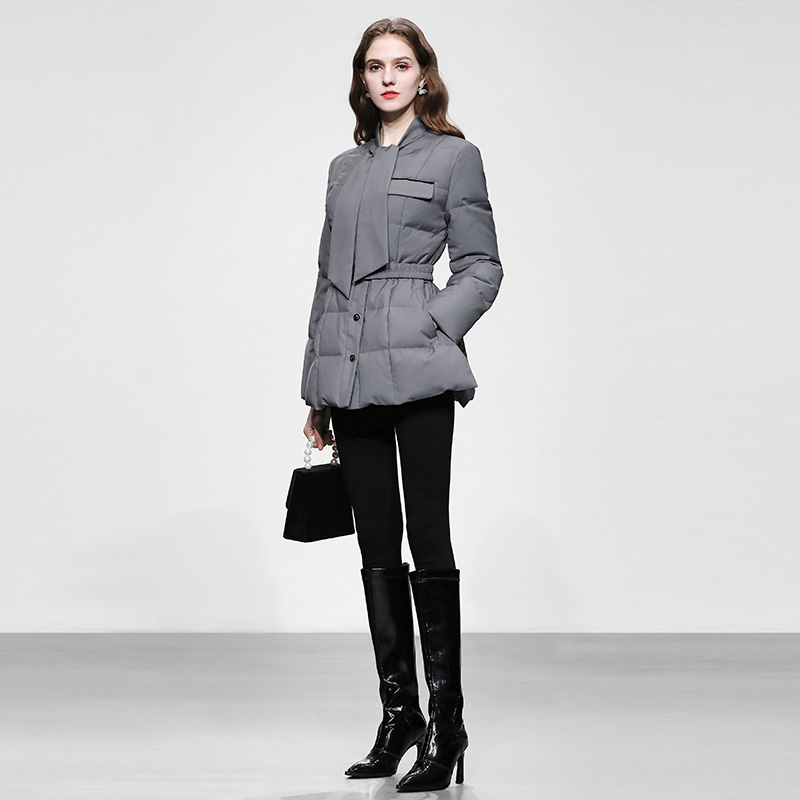 2025冬季女装气质灰色立领系带收腰开叉短款白鸭绒羽绒服外套