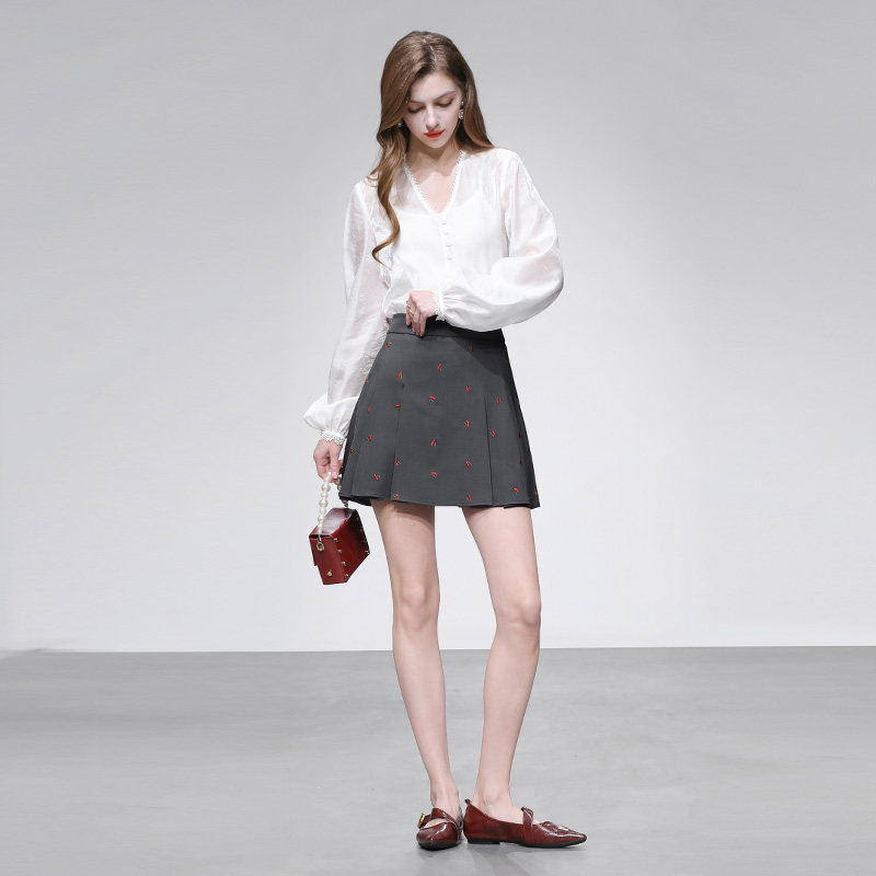 2026春新款古典千金风V领灯笼袖衬衫打底衫+高腰短款A字半裙套装,女装/女士精品,时尚套装,淘宝优惠券,粉丝福利购,淘宝优惠卷