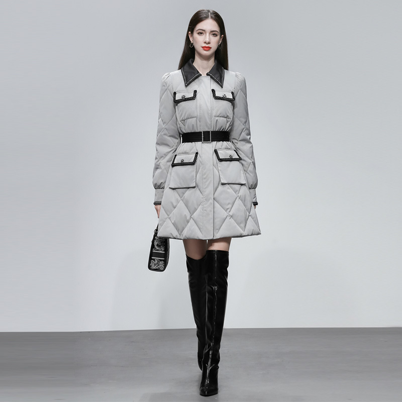 2025冬季新款时尚撞色翻领贴袋小香气质系带A字羽绒服外套白鸭绒