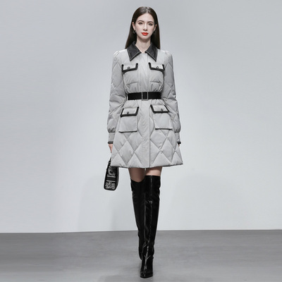 2025冬季新款时尚撞色翻领贴袋小香气质系带A字羽绒服外套白鸭绒