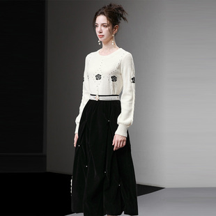 2025秋冬季新款时尚设计感钉珍珠A字哑光丝绒半身裙裙子女