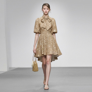 2026夏季新款时尚复古波西米亚度假风收腰大摆短款连衣裙女装