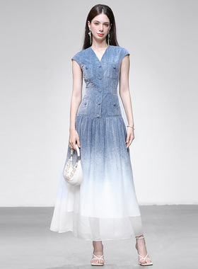 2026年夏季新款法式高级感V领贴袋装饰收腰A摆渐变蓝色连衣裙