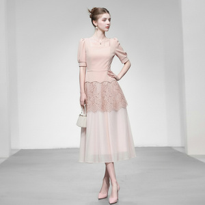 2026年夏季新款法式时尚气质方领长袖收腰蕾丝撞色拼接A字连衣裙