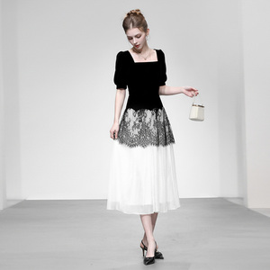 2026年夏季新款法式时尚气质方领长袖收腰蕾丝撞色拼接A字连衣裙