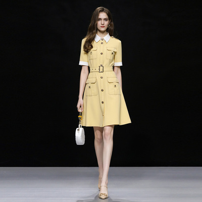 2026年夏季新款时尚贴袋休闲风撞色系带修身短款A字连衣裙女装