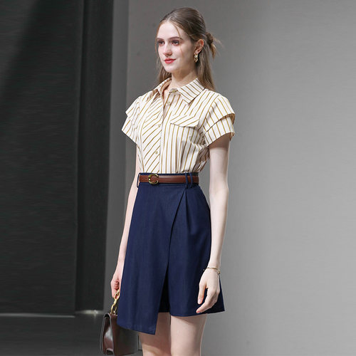 2026年夏季新款时尚通勤翻领撞色条纹衬衣+高腰A字牛仔裤套装女