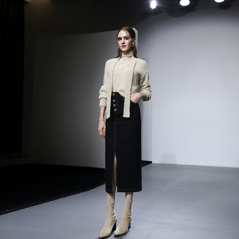 2025秋冬季新款羊毛针织设计感时髦气质V飘带上衣牛仔半裙套装,女装/女士精品,时尚套装,淘宝优惠券,粉丝福利购,淘宝优惠卷