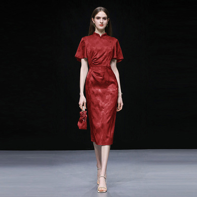 2025夏季新款国风新中式立领荷叶袖腰部抽褶红色收腰提花旗袍裙