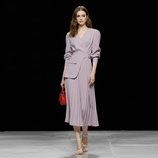 春装2026新款女装气质复古杏色V领长袖收腰显瘦连衣裙长裙裙子女