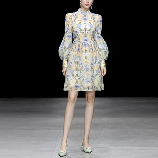 宫廷风小立领复古泡泡袖 新款 收腰花苞裙印花连衣裙 2023春季 时尚