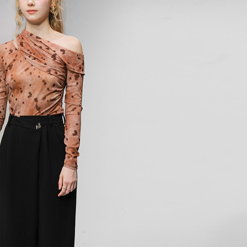 2026春夏新款法式性感斜肩印花针织上衣+高腰阔腿裤长裤套装女装