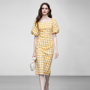 夏季女装2026新款减龄黄色格纹泡泡袖修身收腰显瘦连衣裙大码长裙