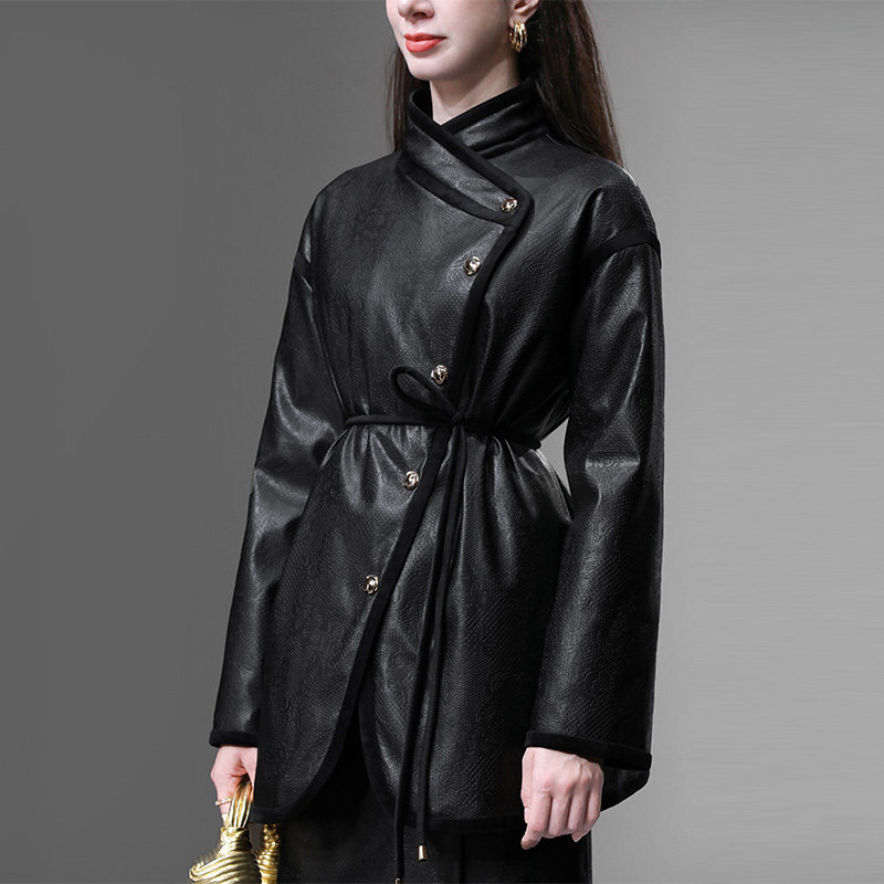 2026冬季新款时尚气质交叠领设计蕾丝暗花黑色皮羽绒服外套女