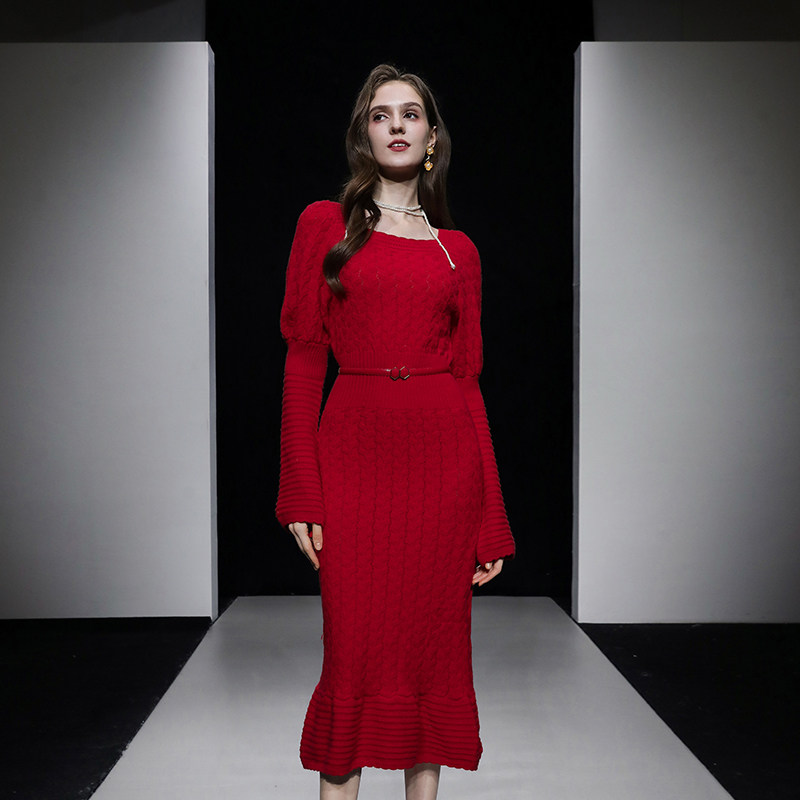 2024秋冬季新款优雅鱼尾摆年会敬酒服设计针织氛围感连衣裙毛衣