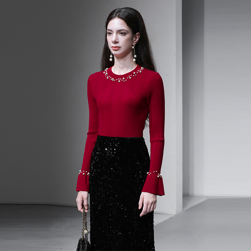 2025年冬季新款时尚通勤珍珠点缀喇叭袖收腰毛衣