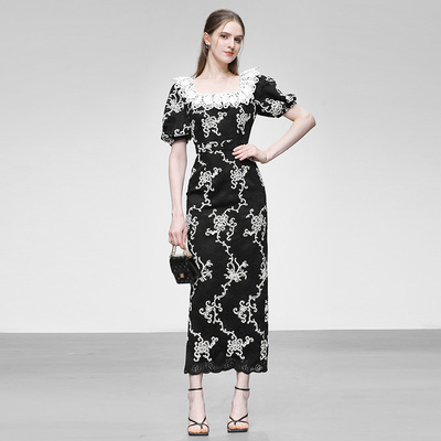 2025年夏季新款时尚气质花边方领灯笼袖收腰显瘦直筒蕾丝连衣裙