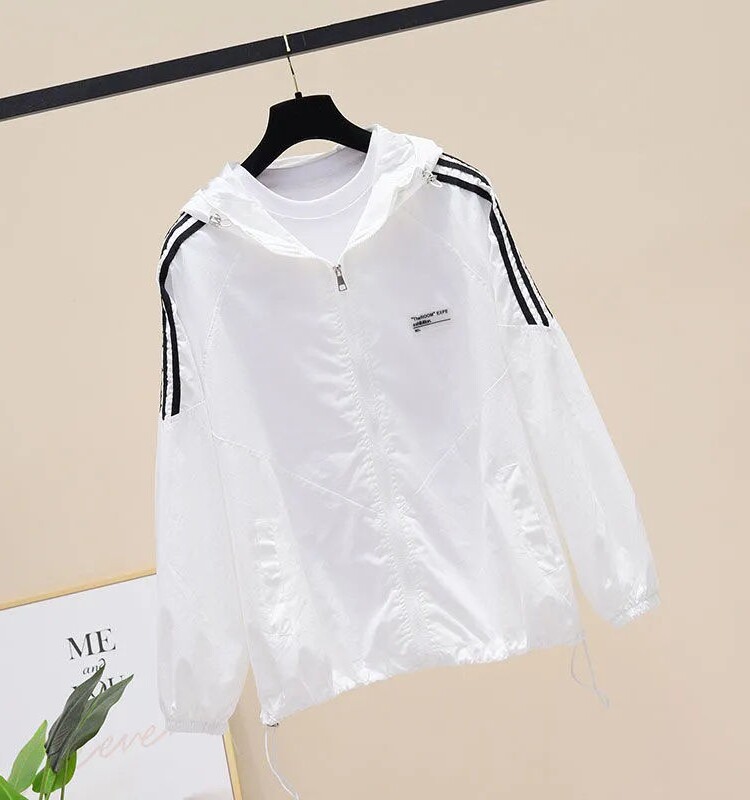 통관 카운터에서 자외선 차단 의류를 인출합니다. 여성 코트 후드 프린트 대형 루즈 가디건 짧은 스타일 에어컨 의류