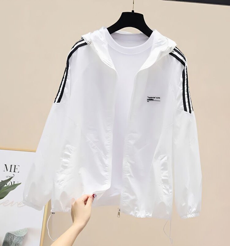 통관 카운터에서 자외선 차단 의류를 인출합니다. 여성 코트 후드 프린트 대형 루즈 가디건 짧은 스타일 에어컨 의류