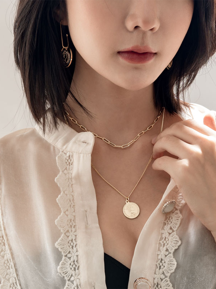 트렌디 한 에이서 심플 실버 목걸이 심플 럭셔리 브릴리언트 바로크 코인 레트로 라운드 더블 레이어 선물 F