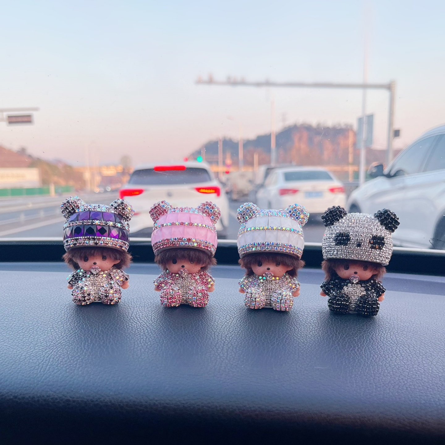 汽车摆件蒙奇奇可爱公仔装饰品内饰装品水晶钻创意娃娃男女款情侣,汽车用品/电子/清洗/改装,摆件,淘宝优惠券,粉丝福利购,淘宝优惠卷