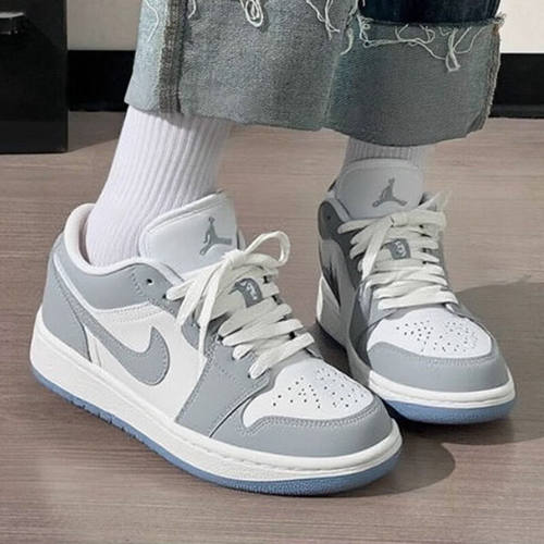 NIKE耐克女鞋2026春季新款低帮运动鞋AJ1休闲鞋时尚篮球鞋DC0774