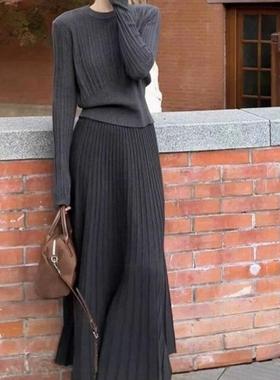 法式感灰色针织连衣裙子女早秋季2025新款小个子气质长裙套装