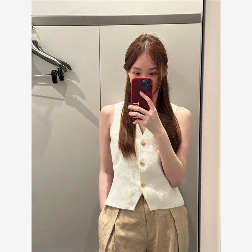 北欧cs！时髦知识分子风~夏天可穿的~法式v领纽扣针织马甲背心图片