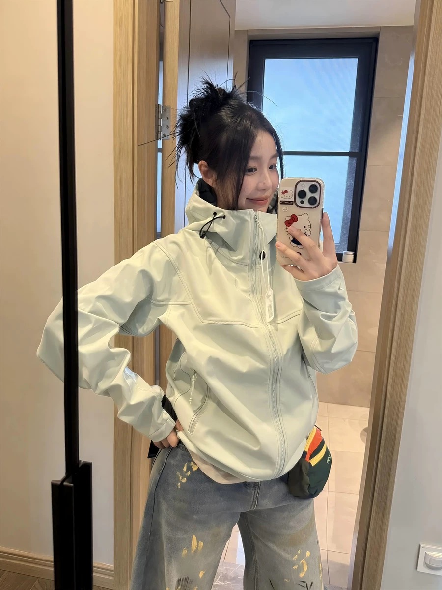 多巴胺薄荷绿硬壳冲锋衣外套