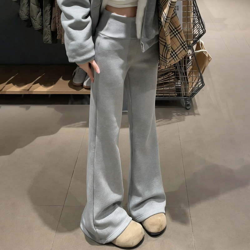 浅灰色加绒微喇运动裤女秋冬季低腰显瘦垂感休闲糯米喇叭马蹄卫裤