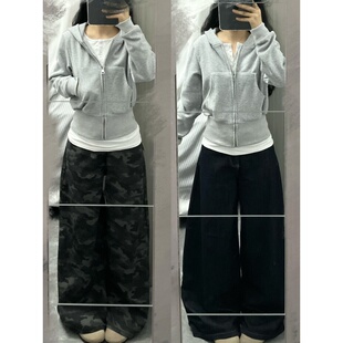 灰色短款卫衣外套女秋冬季2026新款连帽拉链正肩修身加绒加厚上衣