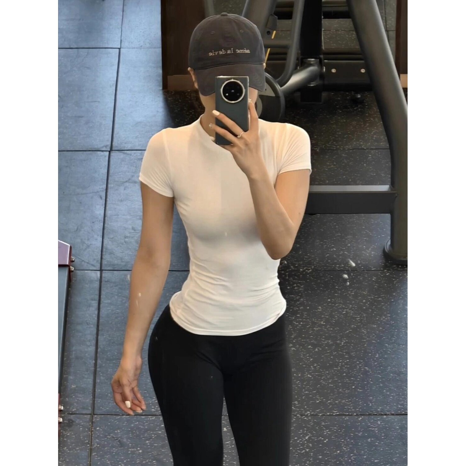 白色瑜伽服速干跑步训练运动上衣