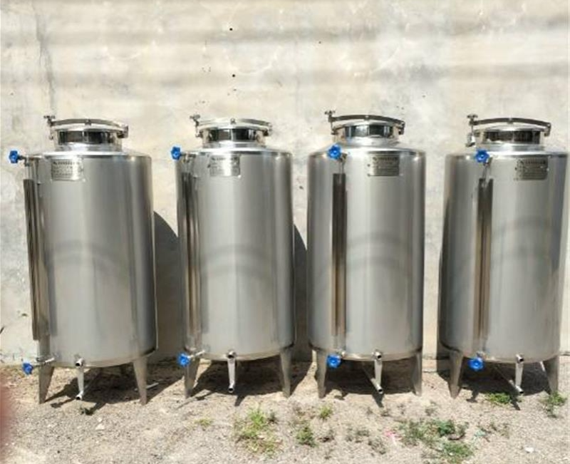 1000斤不锈钢立式酒罐锥形底密封罐大小储存罐白酒容器酿酒设备