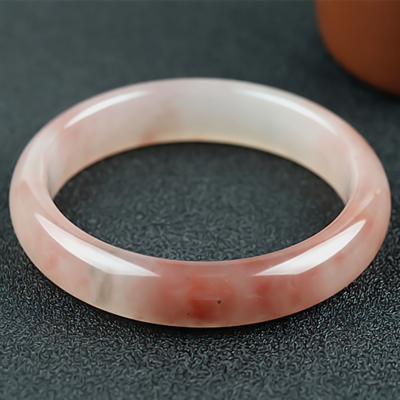 收藏级 桂林鸡血玉手镯冰种三彩粉色贵妃料55圈口正品玉石镯子女