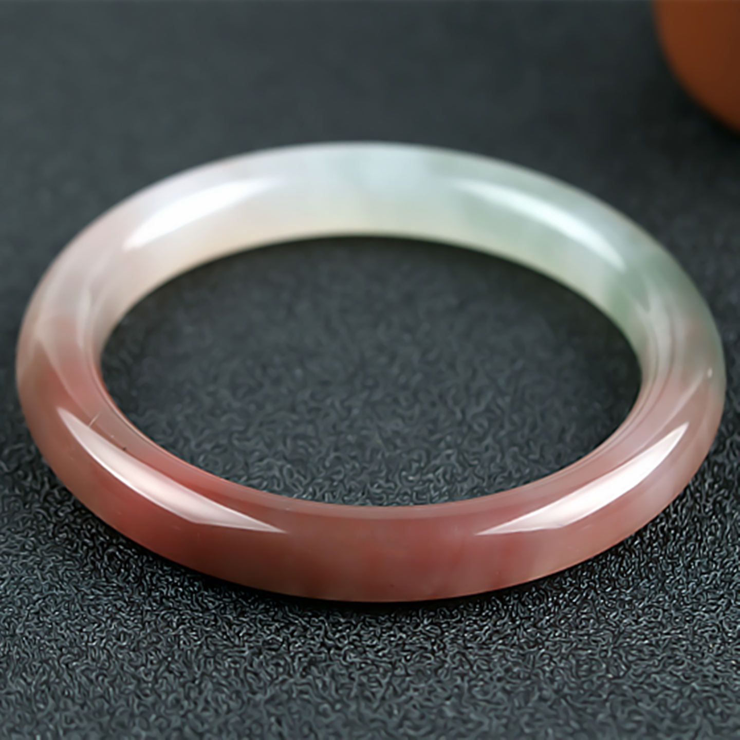 桂林鸡血玉手镯冰种三彩贵妃料