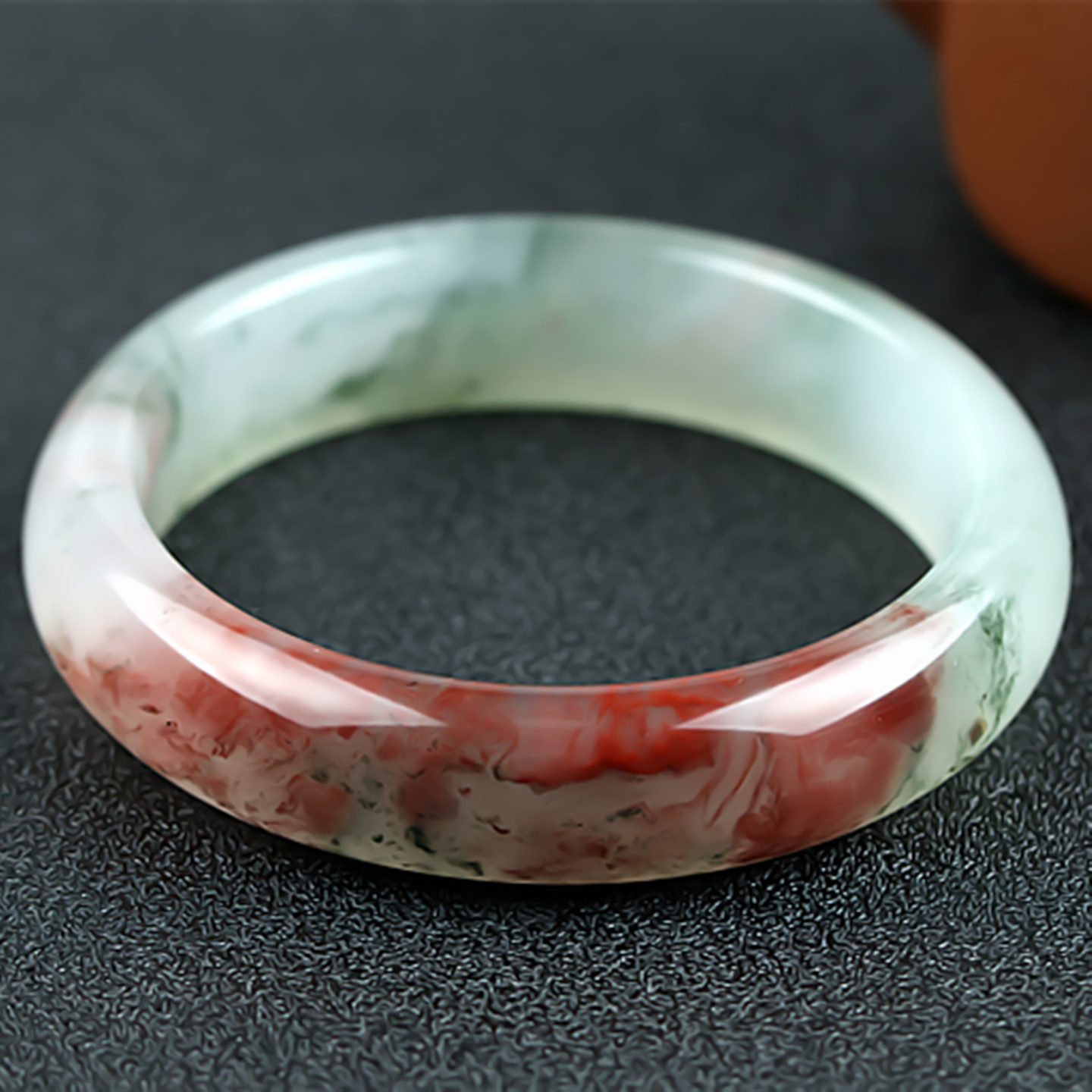 毕业级 桂林鸡血玉手镯冰种三彩贵妃料55圈口正品天然玉石镯子女