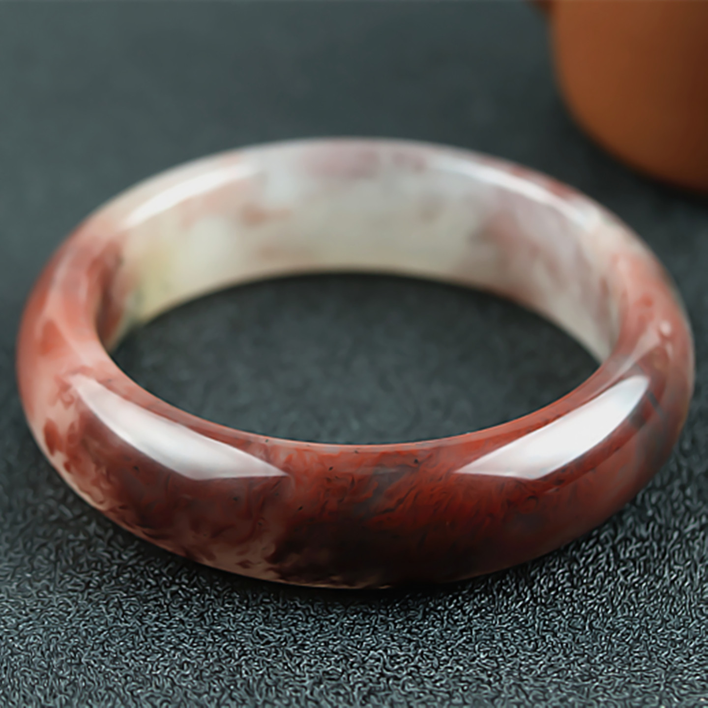 桂林鸡血玉手镯冰种三彩红色贵妃料57圈口正品天然广西玉石镯子女