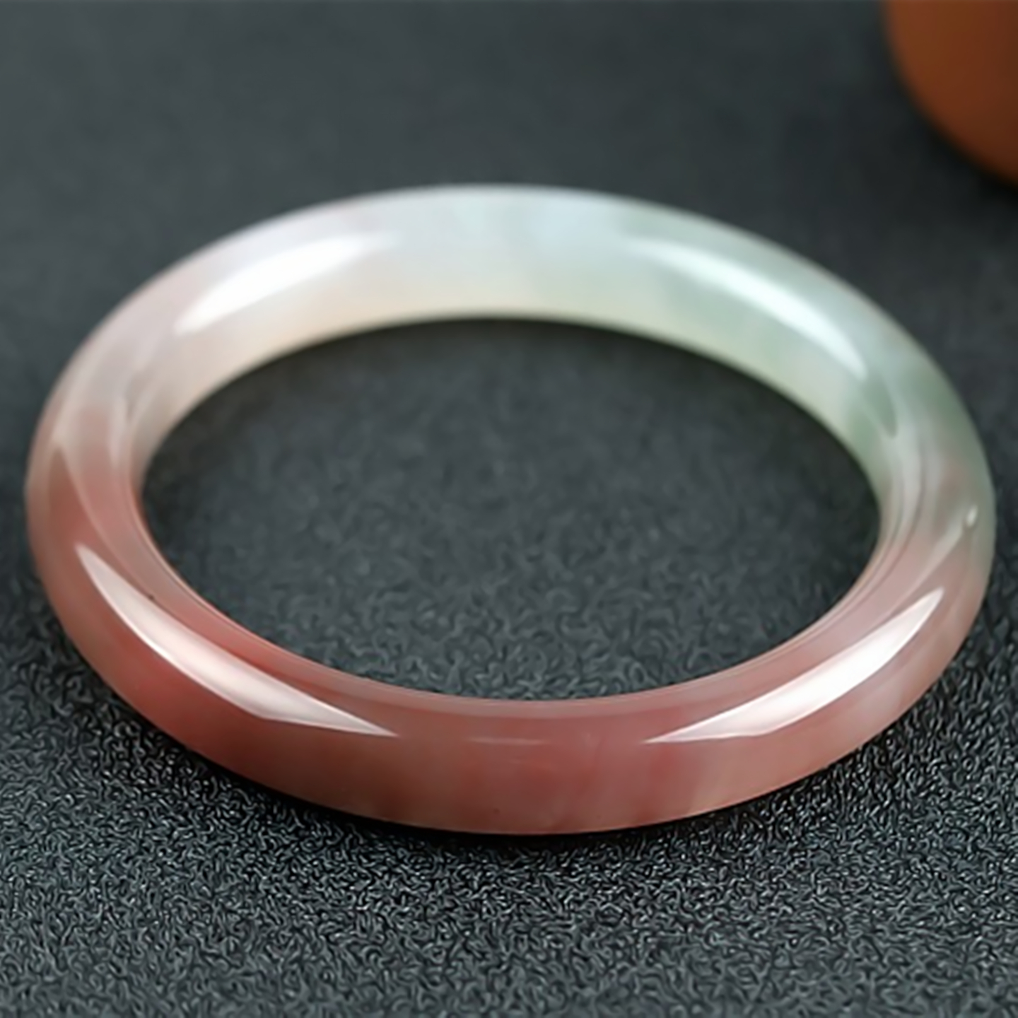 桂林鸡血玉手镯冰种三彩贵妃料